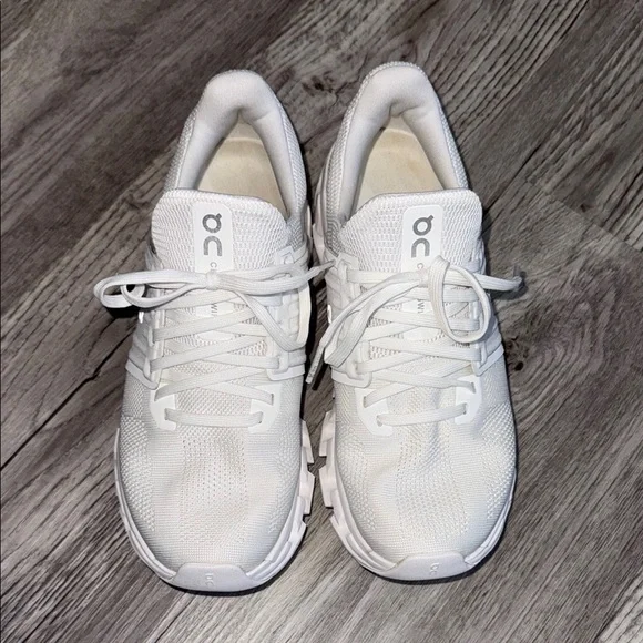 On Running Cloud Swift AD White Athletic Shoes with Chunky Sole - Picture 2 of 7